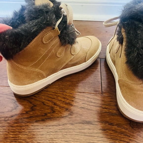 Like new Kimberfeel size 7Tan Fur-Lined Lace-Up Boots - Picture 4 of 8